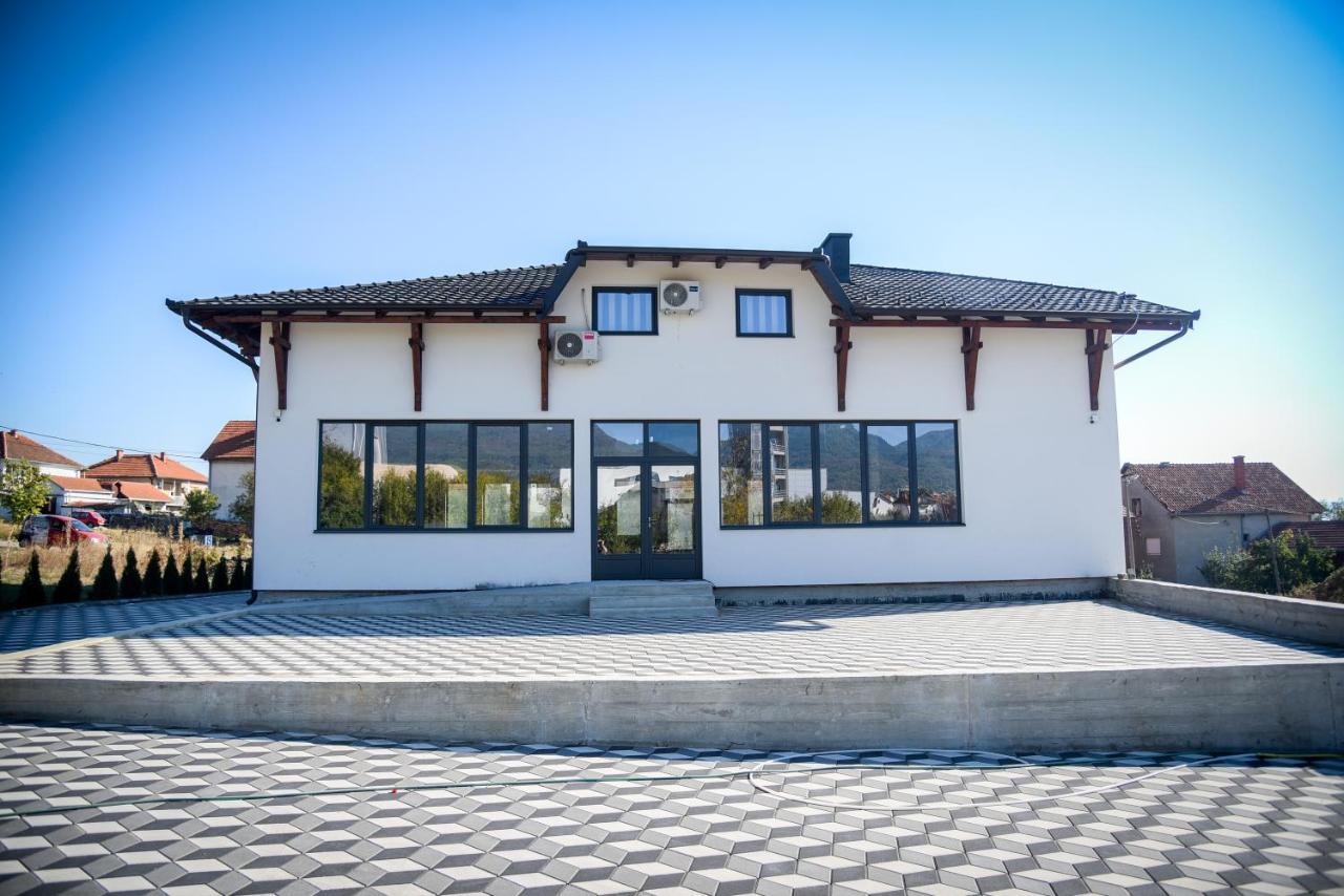 Prenociste Adria Aparthotel Vranje Exterior photo